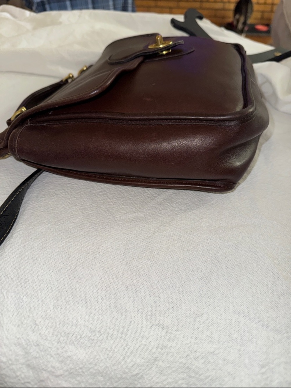 Vintage Coach Brown Leather Willis Messenger Bag with Gold Turn-Lock - Picture 6 of 10